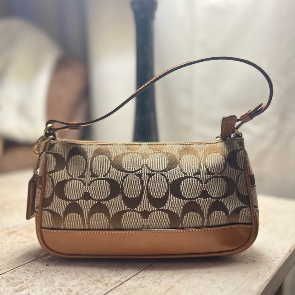 Signature Coach Demi Shoulder Bag